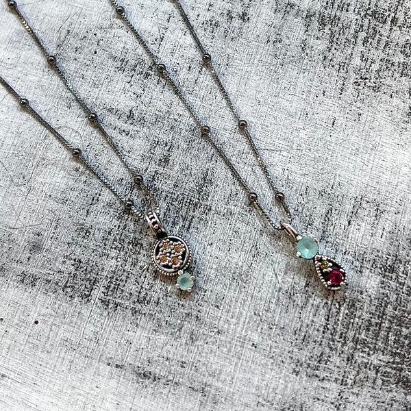 Collar Gota Fucsia &amp; Calcedonia
