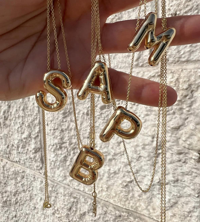 Collar Letra Globo