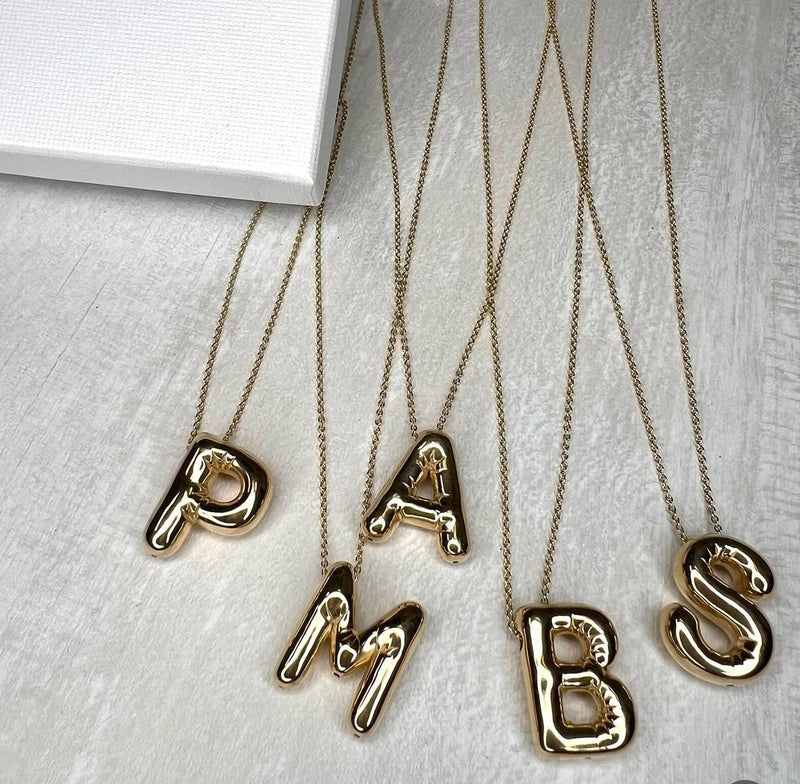 Collar Letra Globo