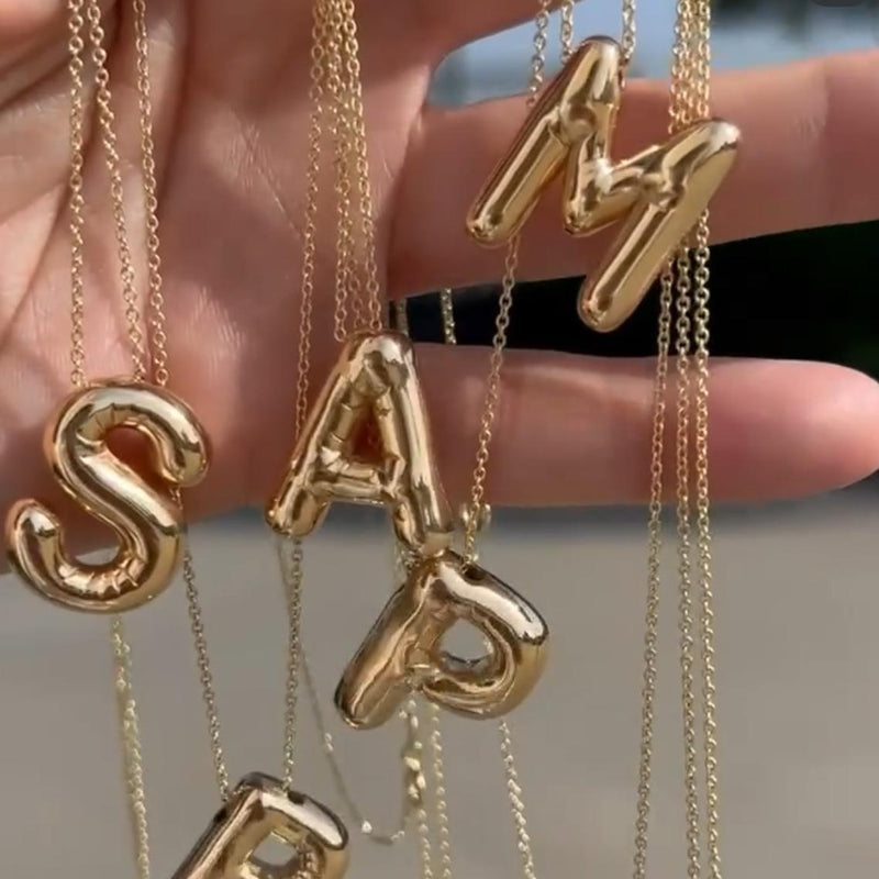 Collar Letra Globo