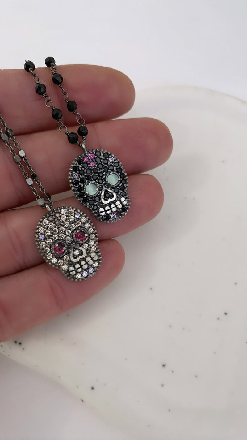 COLLAR SKULL GARNET (Entrega 7-15 días)