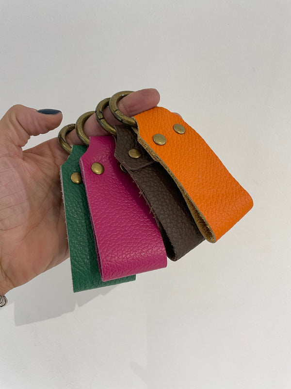 COLORED LEATHER KEYCHAIN