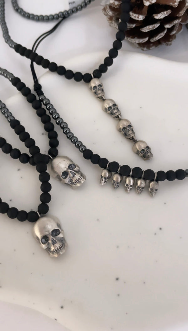 SKULL NECKLACE WITH OBSIDIAN AND HEMATITE PENDANT (Delivery 7-15 days)