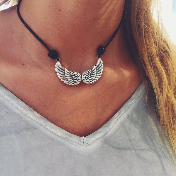 Maxi Angel Wings and Leather Necklace (Delivery 15-20 days)